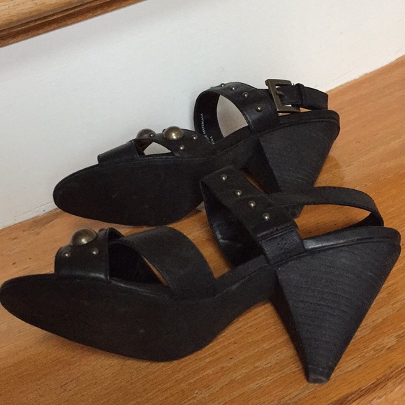 Kristin Davis VGUC triangle block heel style/studs - Picture 6 of 8